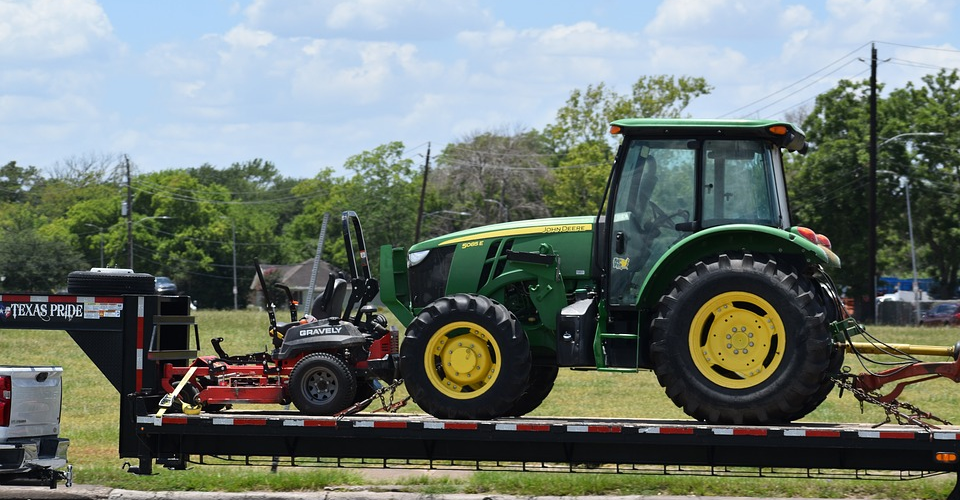 Essentials of Farm Equipment Transport: Methods and Best Practices